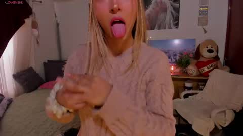 cuteweed420 online show from 25, 6, 2026