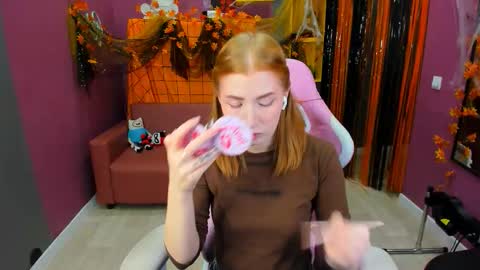 Snapshot of cutie_maniac chatting on 21, 10, 2025 Lina online show from 21, 10, 2025