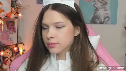 Rori  Instagram cutierori  online show from 23, 1, 2025