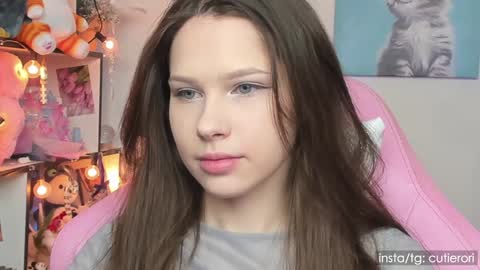 Rori  Instagram cutierori  online show from 29, 1, 2025