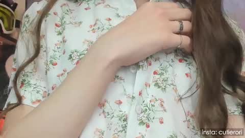 Rori  Instagram cutierori  online show from 1, 3, 2025