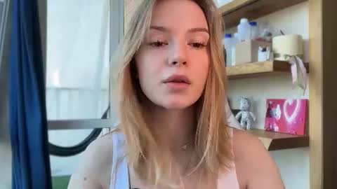 Snapshot of cyberl0ve_ chatting on 16, 6, 2026 Im Emi streaming with my friend Reyna today online show from 16, 6, 2026