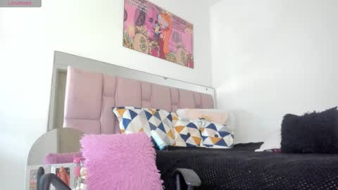 Snapshot of cynthiaa33 chatting on 3, 3, 2026 cynthiaa33 online show from 3, 3, 2026