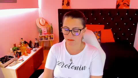 Mia  online show from 31, 1, 2025