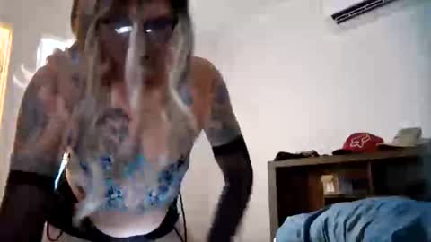 Snapshot of daddy69sx77 chatting on 29, 3, 2026 Kasey Xdresser online show from 29, 3, 2026