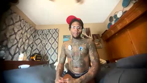 sexy tatted king bbc online show from 21, 4, 2026