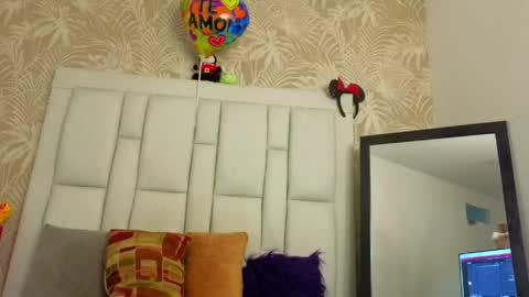 daffnelewis online show from 20, 4, 2026