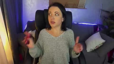 Dafni Mon online show from 5, 3, 2025