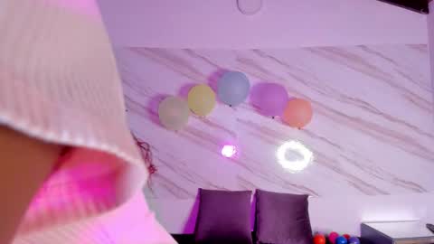   online show from 1, 12, 2025