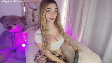 dahnia_cruz online show from 23, 9, 2025