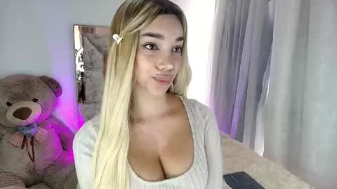 dahnia_cruz online show from 22, 10, 2025
