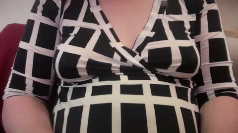 Mx Mommy Moo online show from 25, 4, 2026