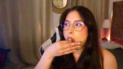 Lauren            online show from 25, 4, 2026