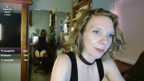 daisy_lovely online show from 20, 10, 2025