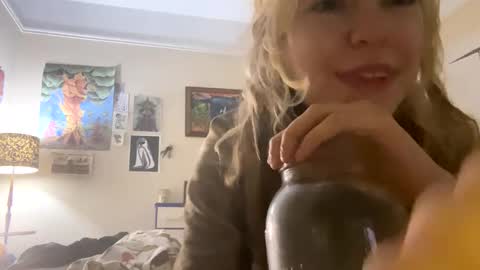 DaisyB3 online show from 10, 1, 2025