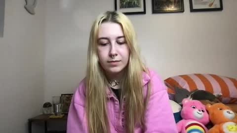 daisymynx online show from 15, 4, 2026