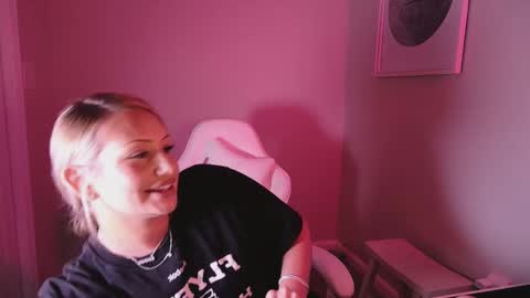 Snapshot of daisyy888 chatting on 19, 11, 2025 daisy online show from 19, 11, 2025