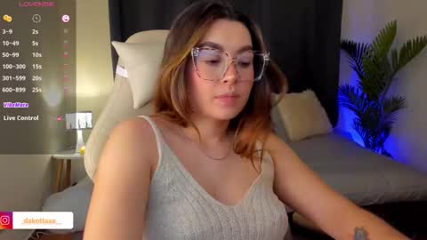 dakottaa__ online show from 30, 10, 2025