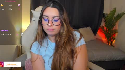 dakottaa__ online show from 21, 4, 2026