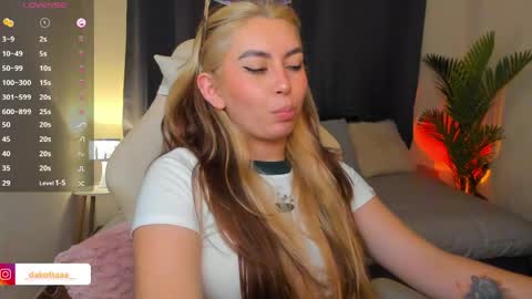 dakottaa__ online show from 28, 4, 2026