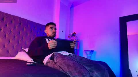 Dallas whitee online show from 19, 4, 2026