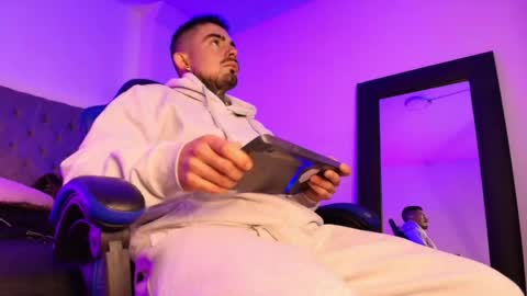 Dallas whitee online show from 26, 4, 2026