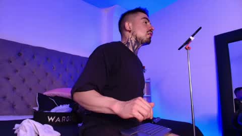 Dallas whitee online show from 28, 4, 2026