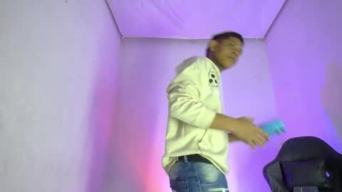 Snapshot of damar_felipe chatting on 4, 12, 2025 damar_felipe online show from 4, 12, 2025