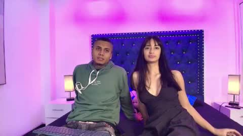 Snapshot of damian_and_roxanne chatting on 20, 5, 2026 DAMIAN AND ROXANNE. online show from 20, 5, 2026