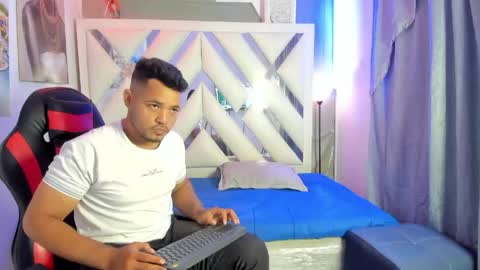 DAMIAN LUX online show from 7, 5, 2026