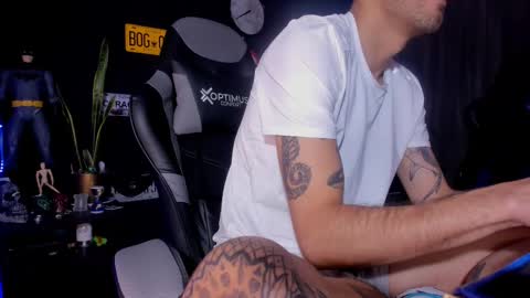 Snapshot of damiancox chatting on 7, 3, 2025 Daamiancox online show from 7, 3, 2025