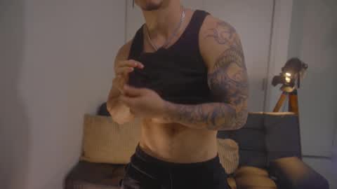 Snapshot of damianow chatting on 24, 10, 2025 insta damn8 -------- online show from 24, 10, 2025