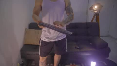 Snapshot of damianow chatting on 25, 10, 2025 insta damn8 -------- online show from 25, 10, 2025