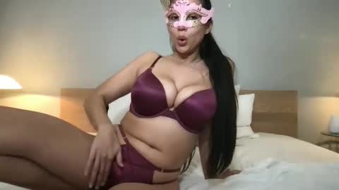 Damira Lux online show from 19, 1, 2025