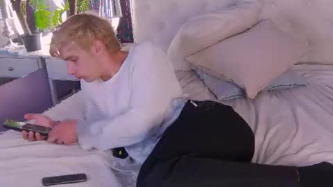 Snapshot of damonlux chatting on 3, 7, 2026 Damon online show from 3, 7, 2026