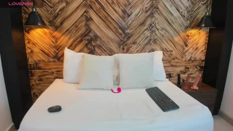 D A N A  online show from 24, 4, 2026