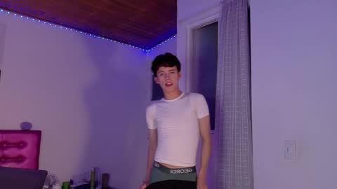 Snapshot of dani_dancer chatting on 5, 2, 2026 Dani Dancer online show from 5, 2, 2026