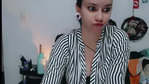 Snapshot of dani_jocelyn chatting on 19, 12, 2024 dani y jocelyn online show from 19, 12, 2024