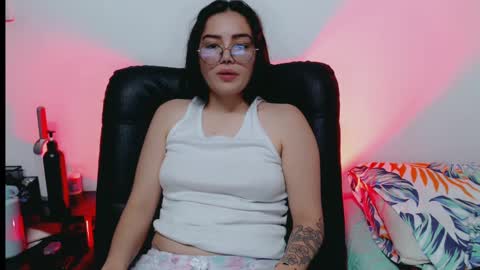 Snapshot of dani_jocelyn chatting on 12, 1, 2025 dani y jocelyn online show from 12, 1, 2025