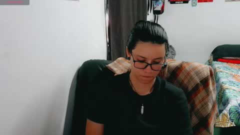 Snapshot of dani_jocelyn chatting on 28, 10, 2025 dani y jocelyn online show from 28, 10, 2025