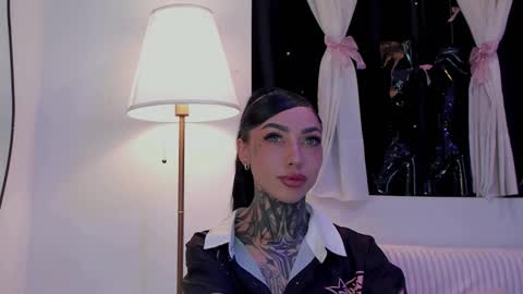 Snapshot of dani_valen chatting on 16, 12, 2025 Dani online show from 16, 12, 2025