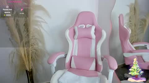 Hello my name is Dania  online show from 4, 12, 2024