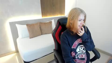 Snapshot of daniand_ chatting on 12, 9, 2025 D A N I A online show from 12, 9, 2025