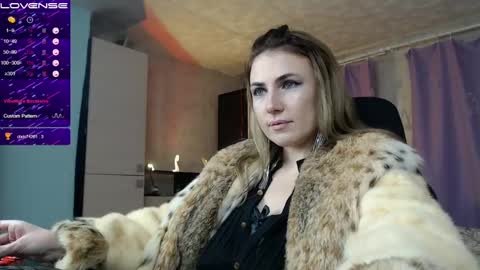 Daniela Cooper online show from 4, 2, 2025