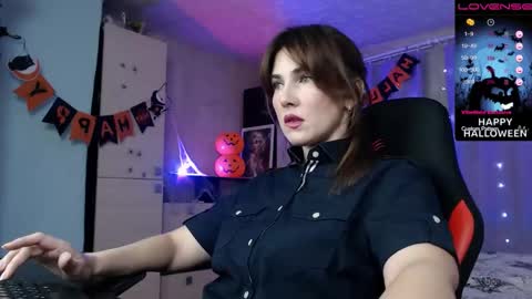 Daniela Cooper online show from 2, 11, 2025