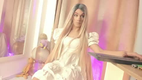 danielamay00 online show from 12, 7, 2026