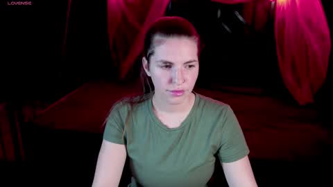 danielareign online show from 4, 11, 2025