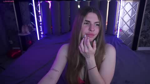 danielareign online show from 23, 4, 2026