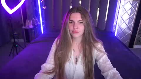 danielareign online show from 13, 6, 2026