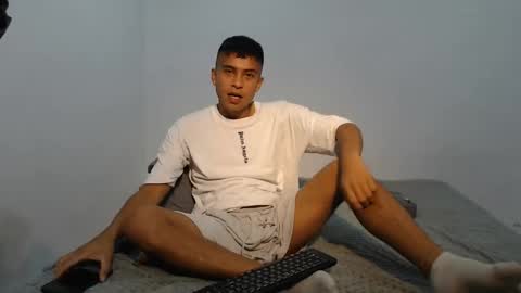 Snapshot of danielitopapii chatting on 8, 2, 2025 danielitopapii online show from 8, 2, 2025